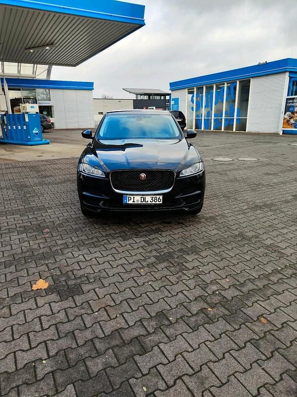Schwarz Gebraucht 2018 Jaguar F-Pace Pure SUV | 17.100 € (Fairer Preis) - Bild 1/4