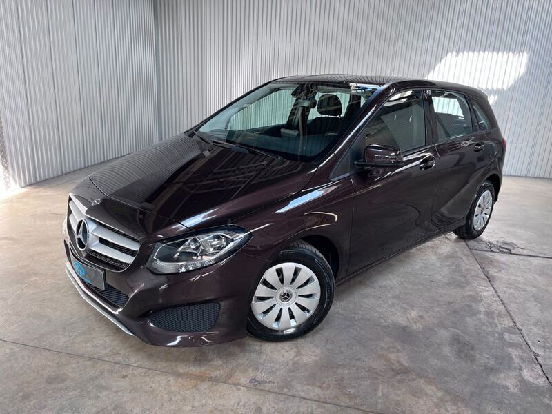 Braun Gebraucht 2018 Mercedes B160 Van / Kleinbus | 11.495 € - Bild 1/4