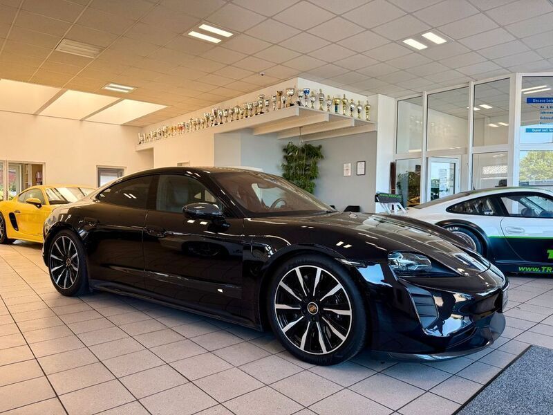 Tiefschwarzmetallic Gebraucht 2020 Porsche Taycan Turbo S Limousine | 87.850 € (Fairer Preis) - Bild 1/4