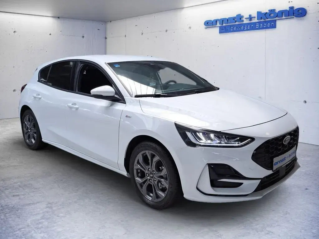 Gebraucht Ford Focus ST-Line 125 PS (91 kW) 2024 Hell weiß sonderlack Limousine