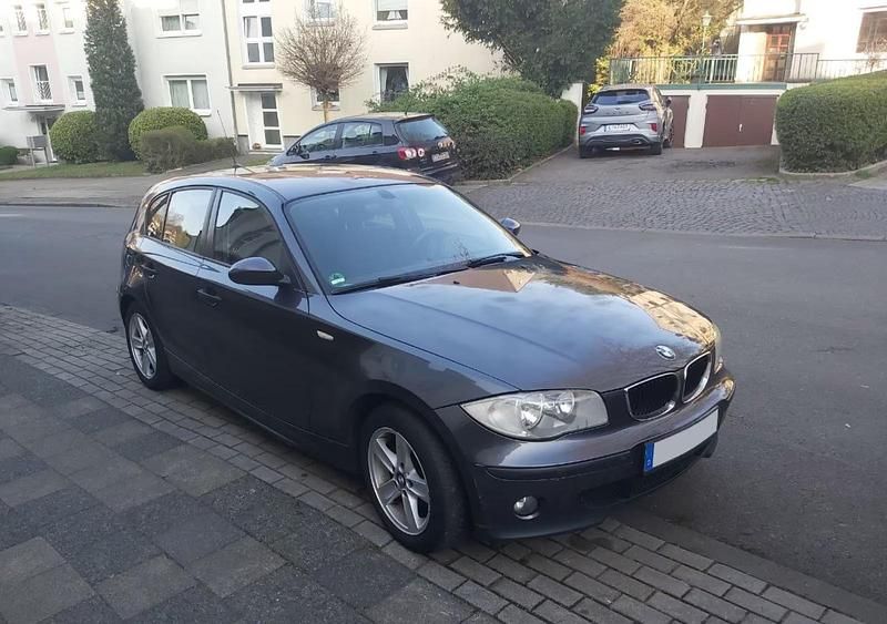 Grau Gebraucht 2006 BMW 116 Kleinwagen | 2.499 € (Fairer Preis) - Bild 1/4