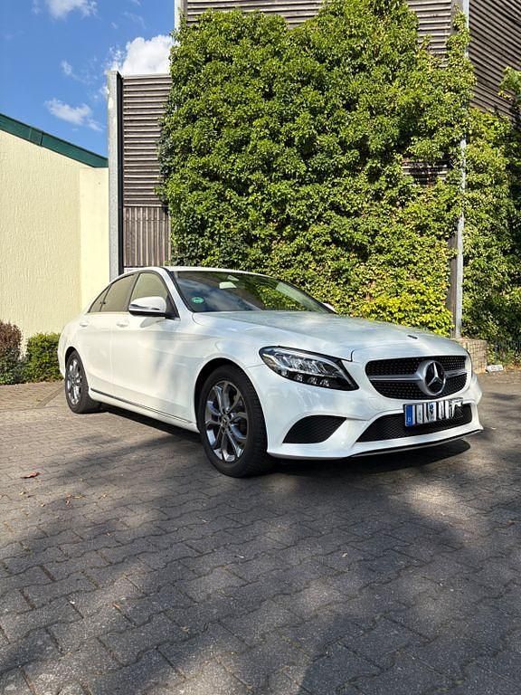 Weiß Gebraucht 2019 Mercedes C160 AMG Coupé | 15.999 € (Superpreis) - Bild 1/4