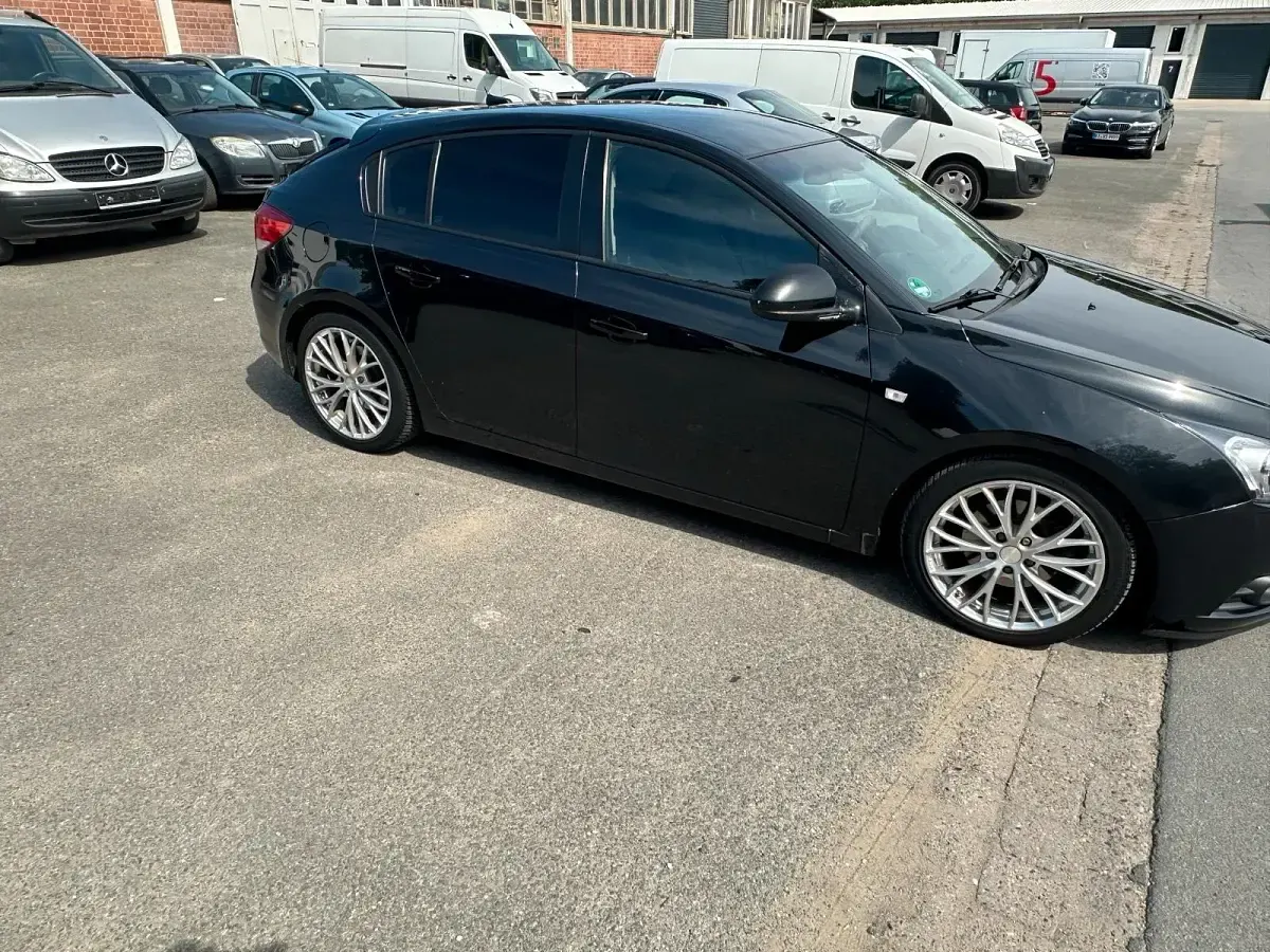 Gebraucht Chevrolet Cruze 163 PS (119 kW) 2012 Schwarz Limousine