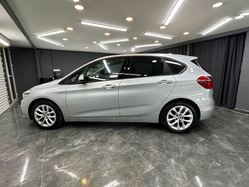 Silber Gebraucht 2015 BMW 218 Active Tourer Sport Line Van / Kleinbus | 12.690 € (Fairer Preis) - Bild 1/4