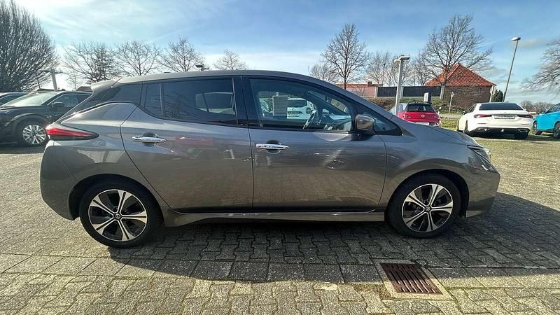 Gebraucht Nissan Leaf Tekna 110 kW (150 PS) 2022 Gun metallic Kleinwagen