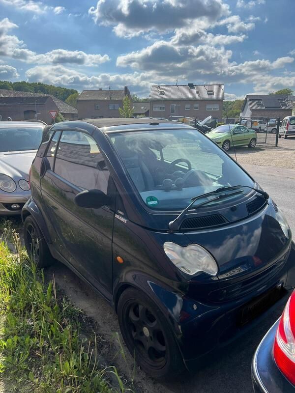 Schwarz Gebraucht 2002 Smart ForTwo Cabrio Cabrio | 1.000 € - Bild 1/4