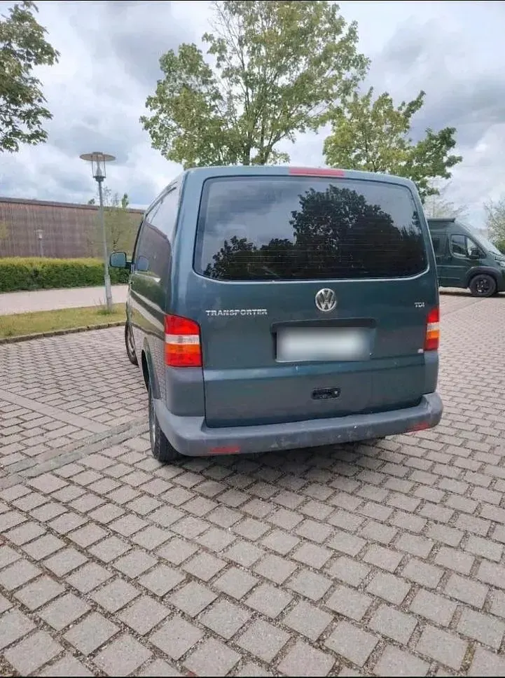 Gebraucht VW Multivan 102 PS (75 kW) 2010 Grau Van / Kleinbus