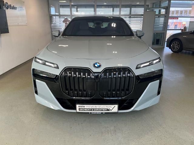 Gebraucht BMW 750e Sport Line 489 PS (359 kW) 2024 Grau Limousine