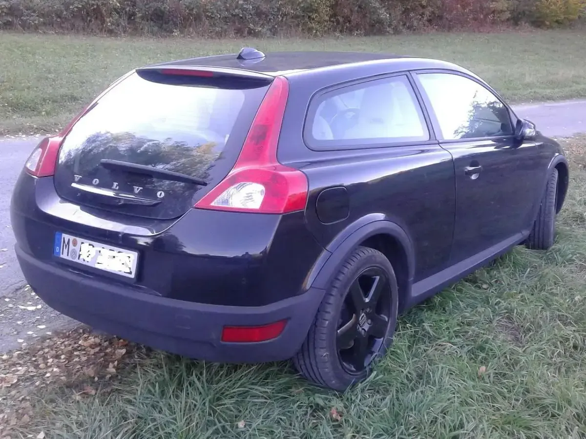 Gebraucht Volvo C30 Summum 101 PS (74 kW) 2009 Schwarz Kleinwagen