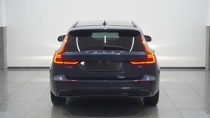 Gebraucht Volvo V60 Plus 197 PS (144 kW) 2025 Blau Kombi