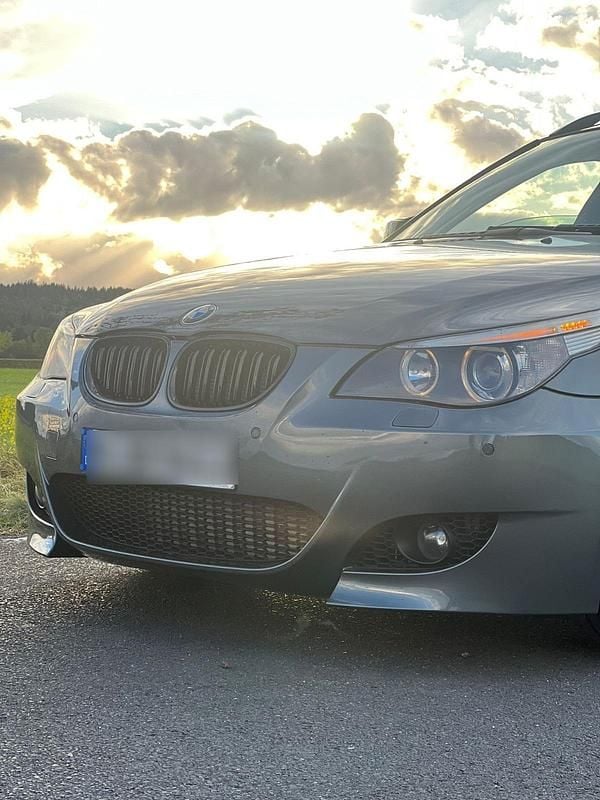 Grau Gebraucht 2006 BMW 535 Kombi | 5.199 € - Bild 1/4