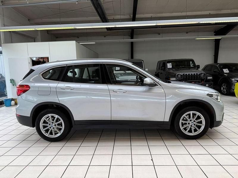 Gebraucht BMW X1 Advantage 150 PS (110 kW) 2016 Glaciersilber SUV