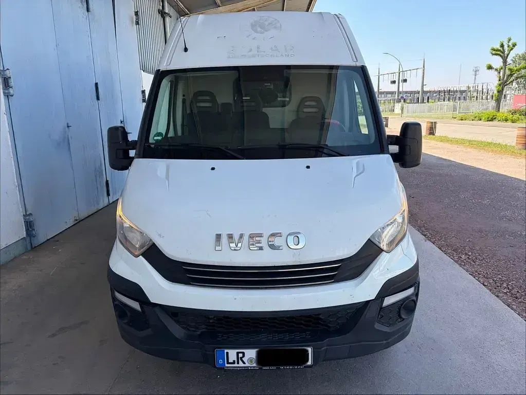 Second-hand Iveco Daily 156 CP (114 kW) 2018 Alb Monovolum