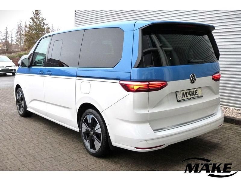 Gebraucht VW Multivan Style 150 PS (110 kW) 2023 Weiß / blau Van