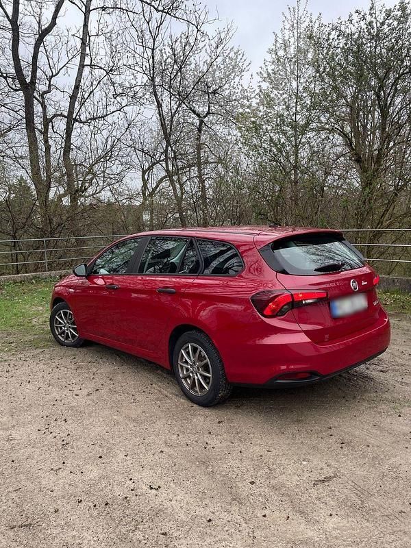 Gebraucht Fiat Tipo 95 PS (69 kW) 2019 Rot Kombi