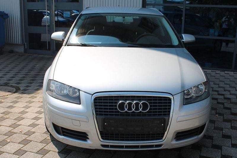 Silber Gebraucht 2008 Audi A3 Attraction Limousine | 2.990 € (Superpreis) - Bild 1/4