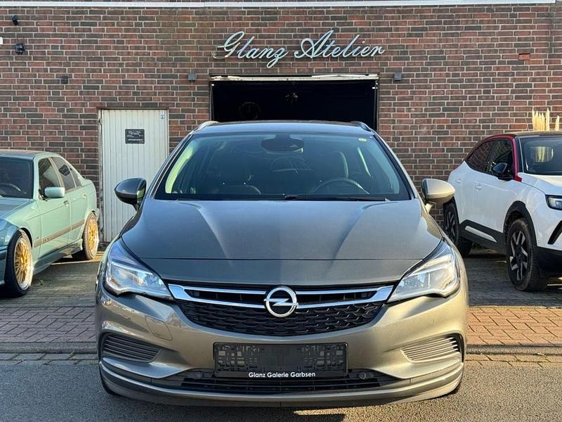 Gebraucht Opel Astra Edition 110 PS (80 kW) 2017 Grau Kombi