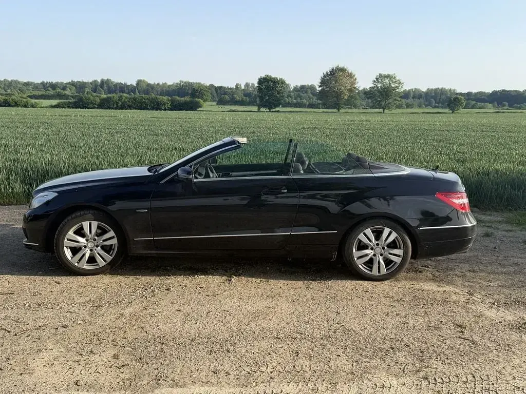 Gebraucht Mercedes E200 184 PS (135 kW) 2010 Schwarz Cabrio