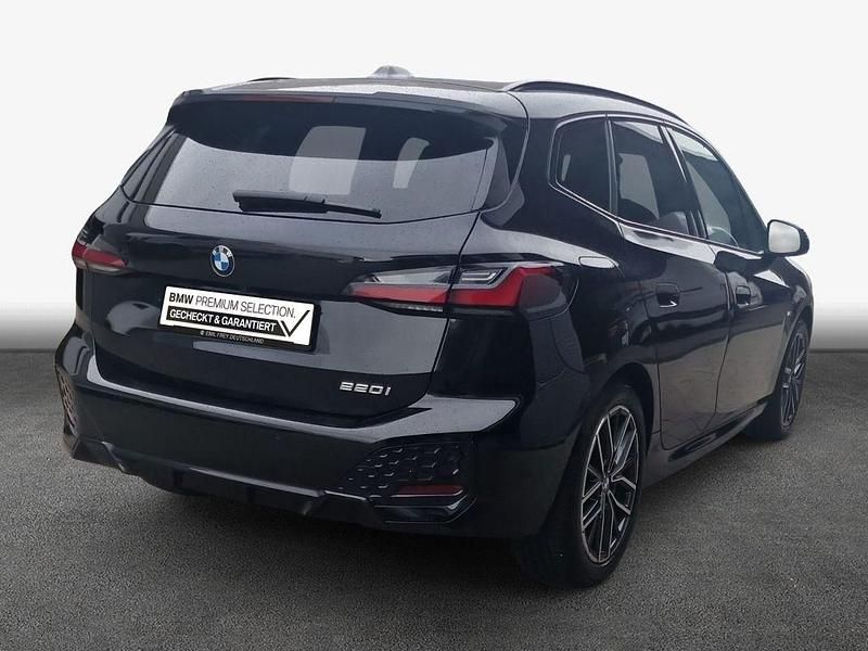 Gebraucht BMW 220 Active Tourer Performance 156 PS (114 kW) 2022 Saphirschwarz metallic Van / Kleinbus