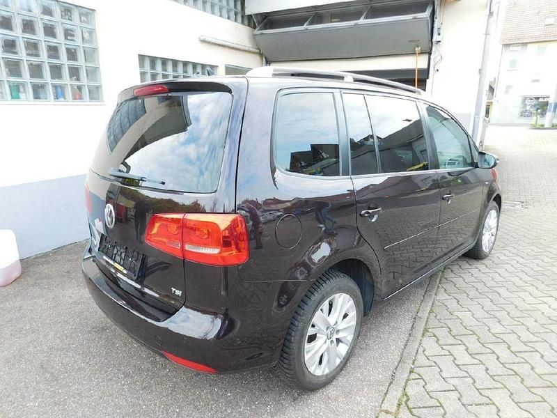 Gebraucht VW Touran Life 140 PS (102 kW) 2013 Violett Van / Kleinbus