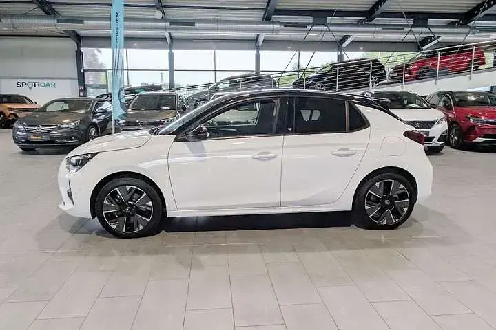 Usata Opel Corsa-e 100 kW (136 CV) 2022 Bianco Utilitaria