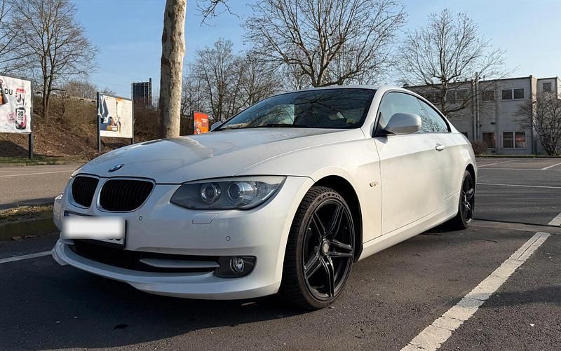Gebraucht BMW 320 184 PS (135 kW) 2012 Weiß Coupé