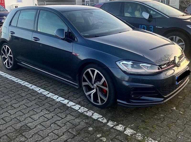 Blau Gebraucht 2018 VW Golf GTI Limousine | 19.989 € (Guter Preis) - Bild 1/4