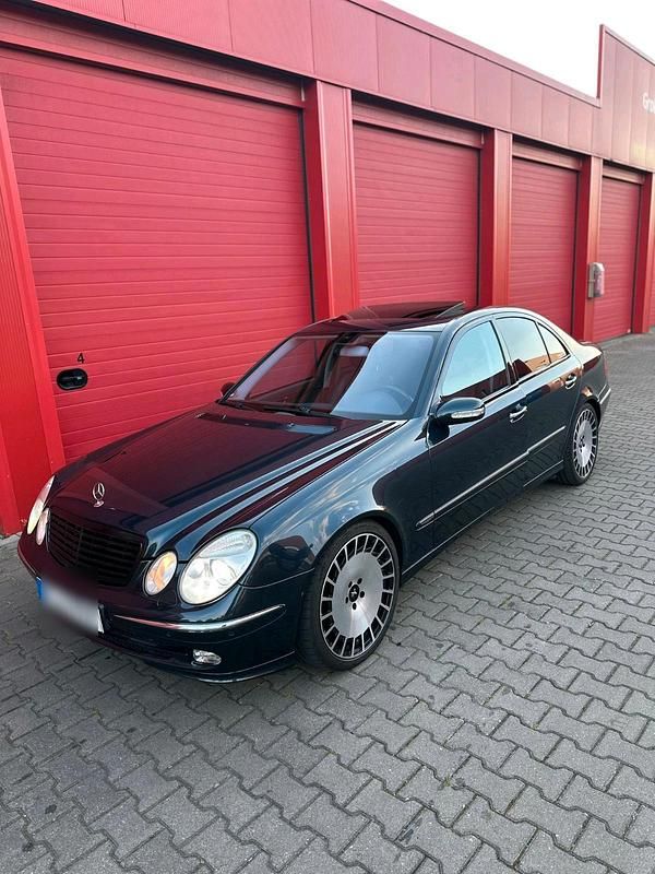 Schwarz Gebraucht 2004 Mercedes E320 Limousine | 4.199 € (Guter Preis) - Bild 1/4