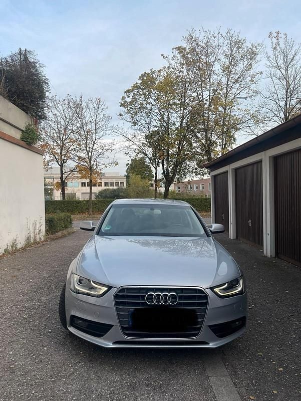 Silber Gebraucht 2015 Audi A4 Limousine | 11.800 € (Superpreis) - Bild 1/4