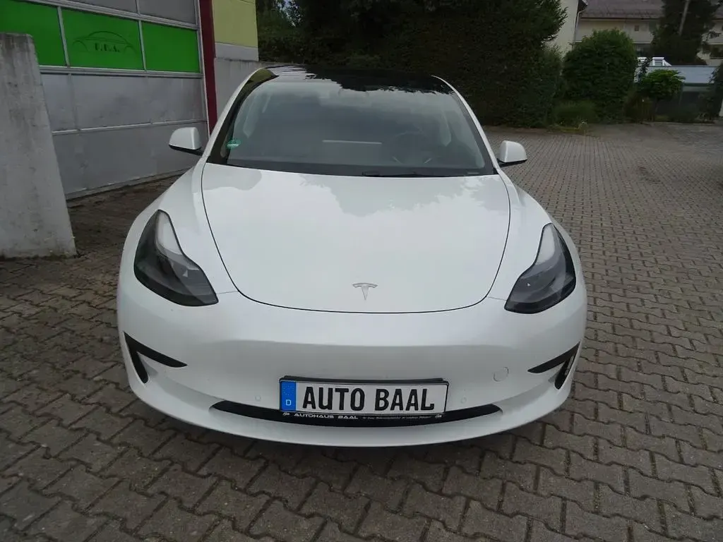 Gebraucht Tesla Model 3 Standard Range 225 kW (306 PS) 2022 Weiß Limousine