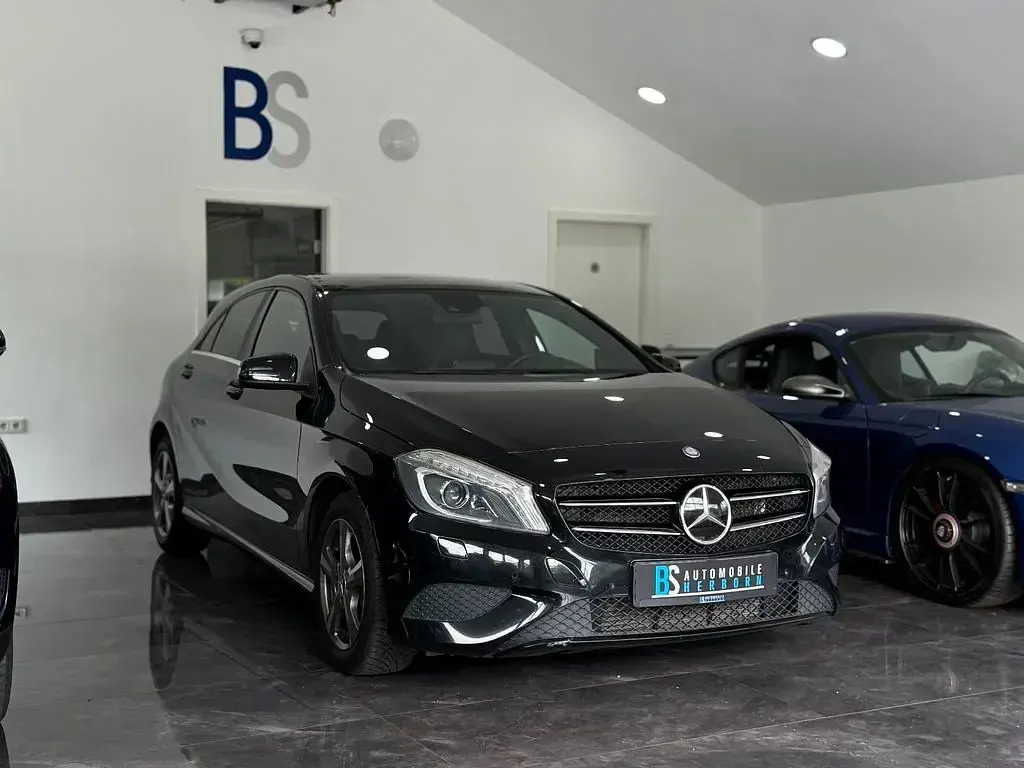 Gebraucht Mercedes A180 109 PS (80 kW) 2013 Schwarz Kleinwagen