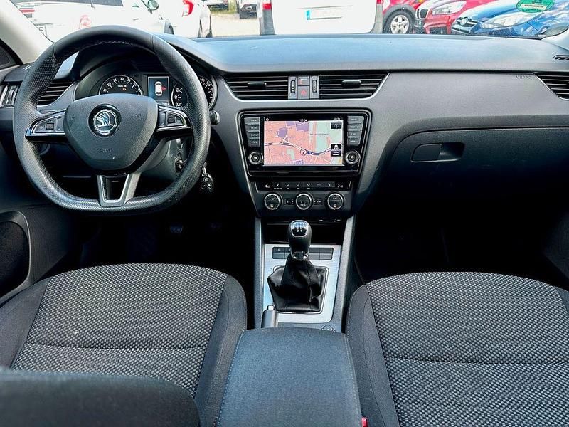 Schwarz Gebraucht 2015 Skoda Octavia Ambition Limousine | 6.450 € (Guter Preis) - Bild 1/4