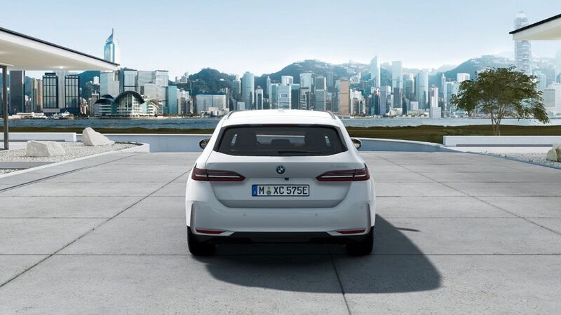 Gebraucht BMW 530e 299 PS (219 kW) 2024 Alpinweiß uni Kombi