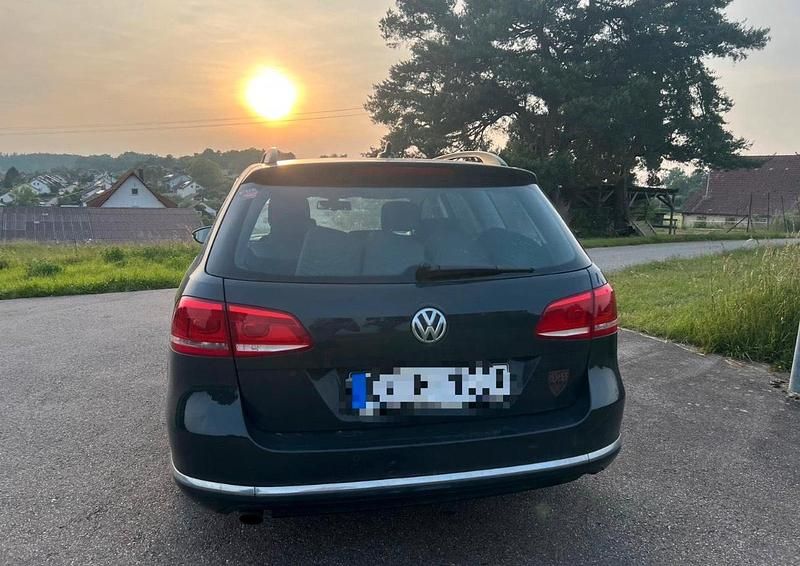 Grau Gebraucht 2014 VW Passat Kombi | 5.900 € (Guter Preis) - Bild 1/4