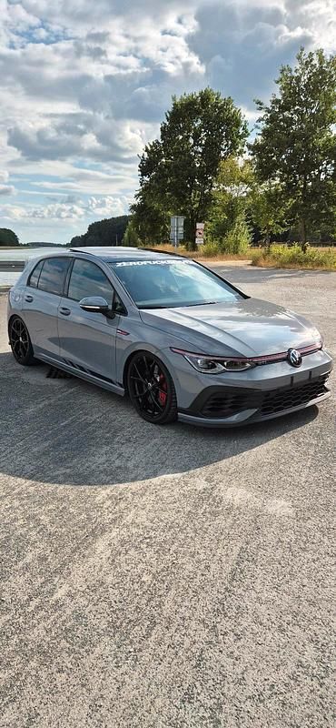 Grau Gebraucht 2023 VW Golf Coupé | 41.400 € - Bild 1/4