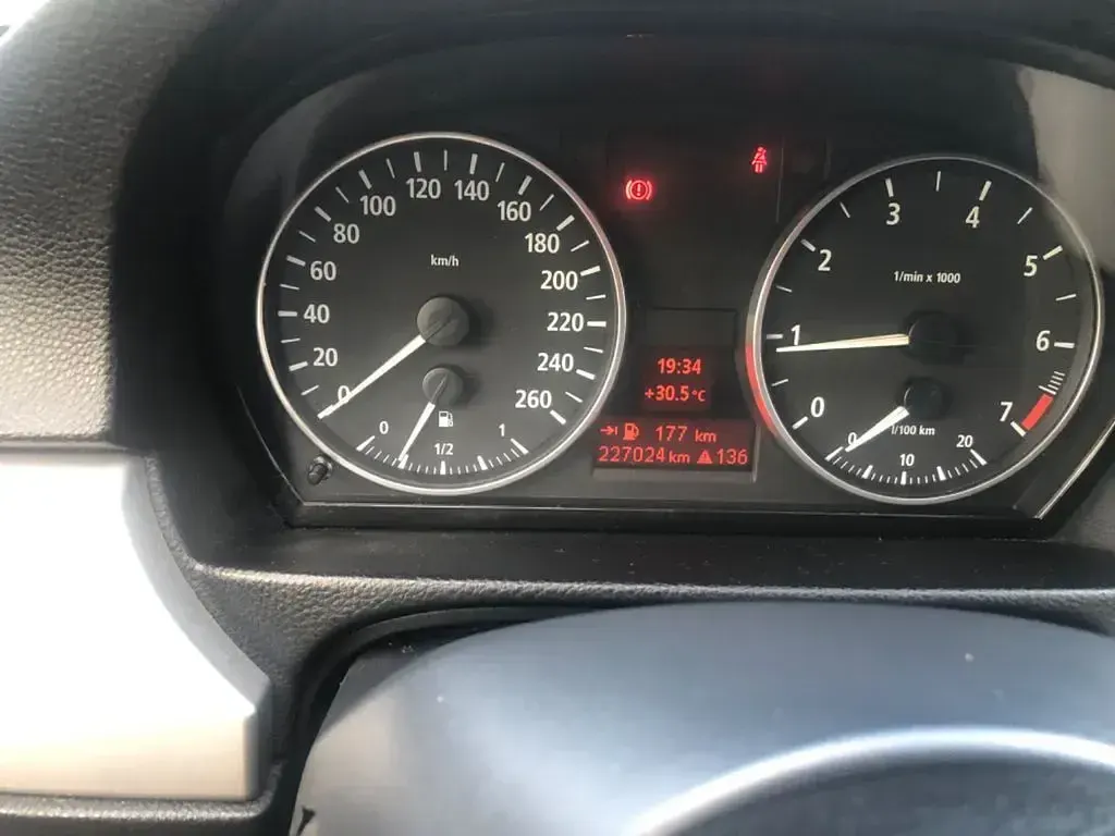 Gebraucht BMW 318 129 PS (94 kW) 2006 Silber Limousine