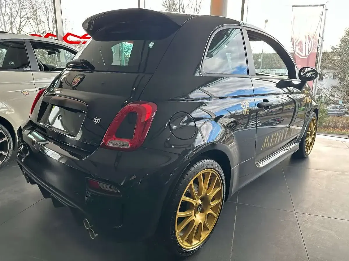 Gebraucht Abarth 695 179 PS (131 kW) 2024 Scorpione schwarz Kleinwagen