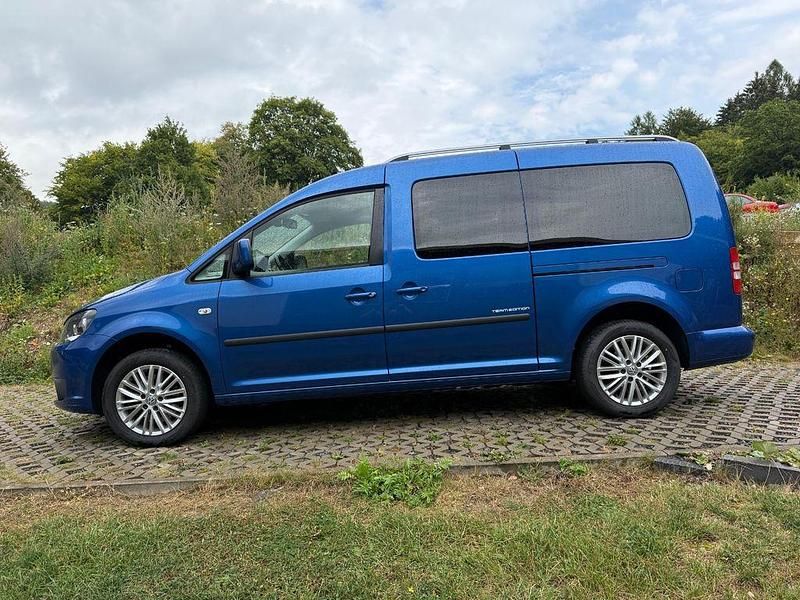 Blau Gebraucht 2015 VW Caddy Maxi Comfortline Van / Kleinbus | 12.499 € (Fairer Preis) - Bild 1/4