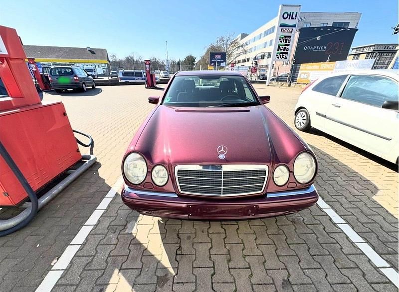 Gebraucht Mercedes E230 Elegance 150 PS (110 kW) 1996 Rot Limousine
