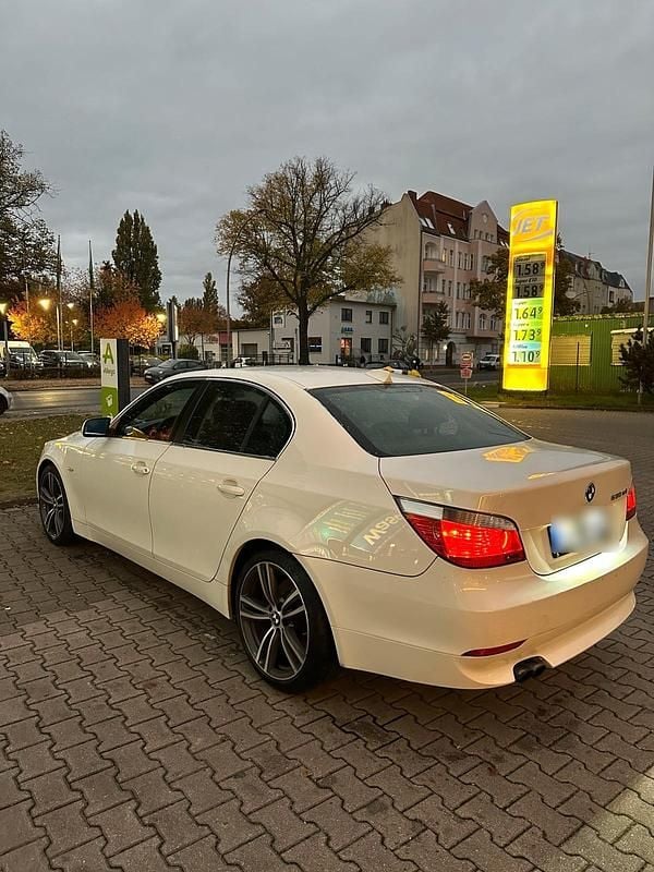 Weiß Gebraucht 2005 BMW 530 Limousine | 4.000 € (Guter Preis) - Bild 1/4