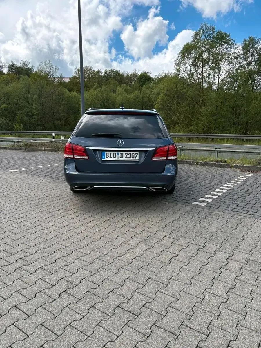 Gebraucht Mercedes E200 136 PS (100 kW) 2014 Blau Kombi