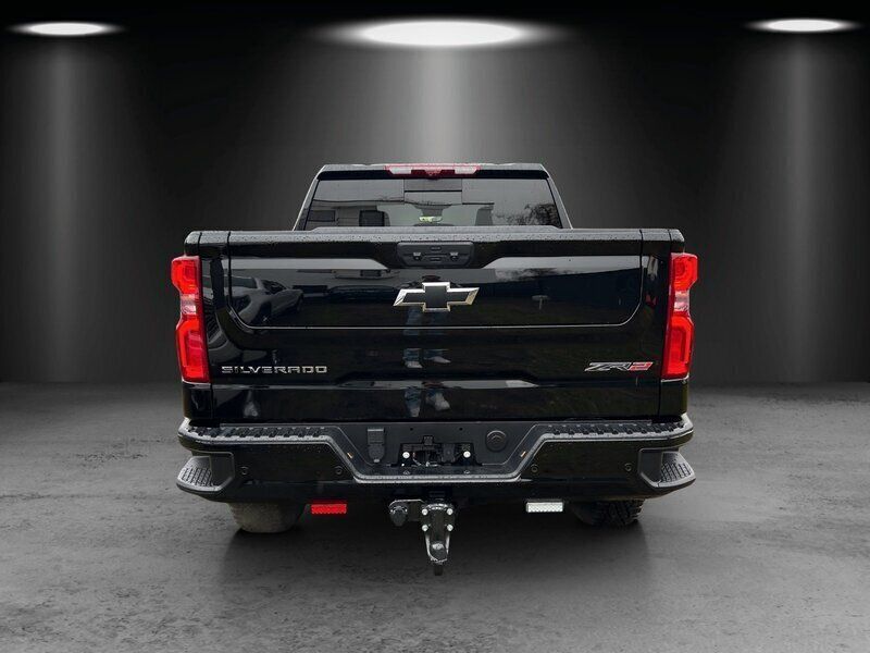 Gebraucht Chevrolet Silverado 426 PS (313 kW) 2024 Schwarz SUV