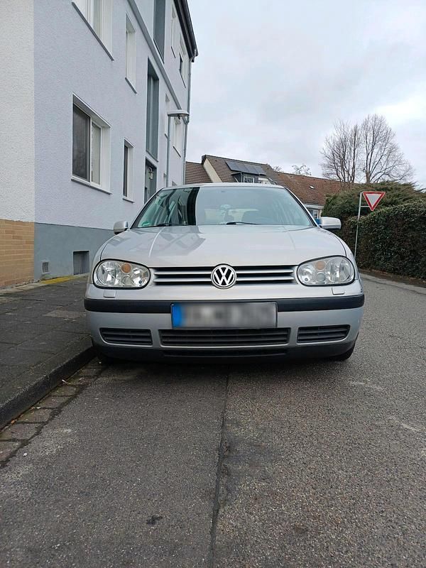 Gebraucht VW Golf IV 75 PS (55 kW) 2000 Silber Kleinwagen