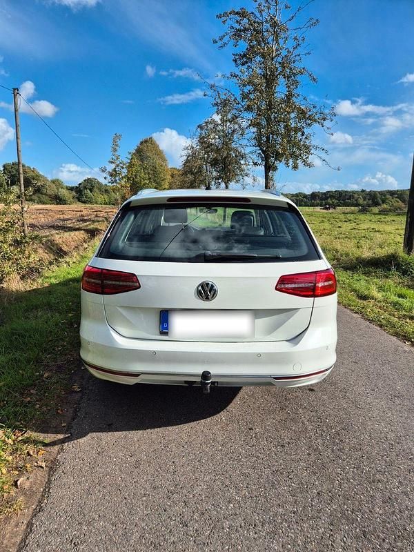 Gebraucht VW Passat Highline 150 PS (110 kW) 2016 Weiß Kombi