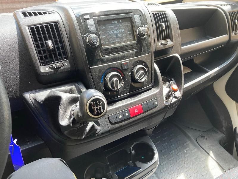 Gebraucht Peugeot Boxer 165 PS (121 kW) 2018 Weiß Van