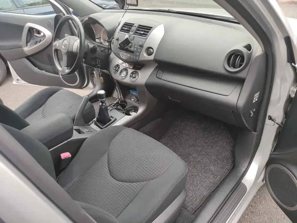 Gebraucht Toyota RAV4 177 PS (130 kW) 2009 Silber SUV