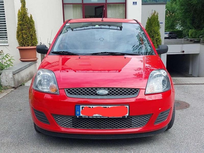 Rot Gebraucht 2008 Ford Fiesta Ambiente Kleinwagen | 2.200 € (Fairer Preis) - Bild 1/4