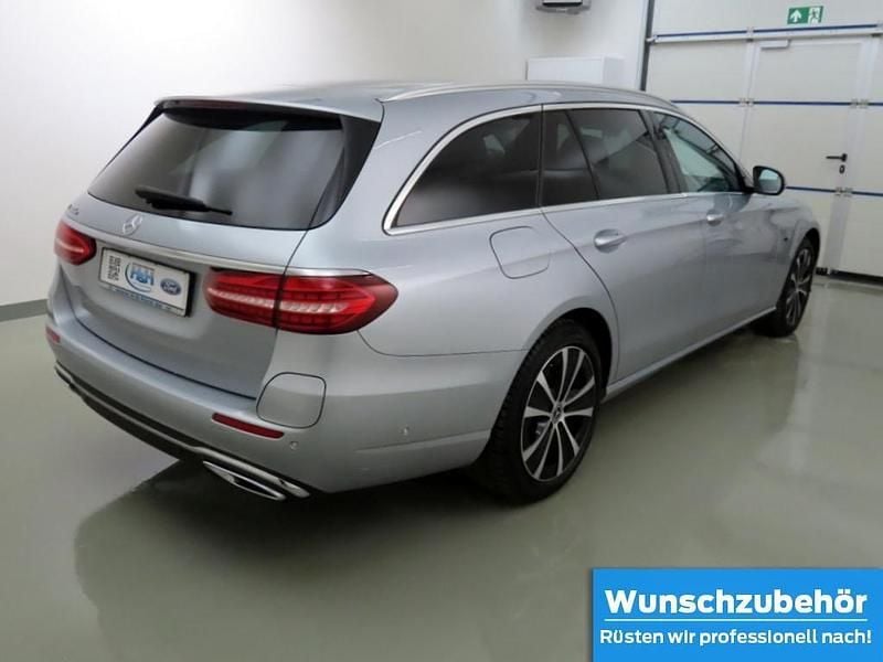 Gebraucht Mercedes E300 Avantgarde 320 PS (235 kW) 2021 Hightechsilber metallic Kombi