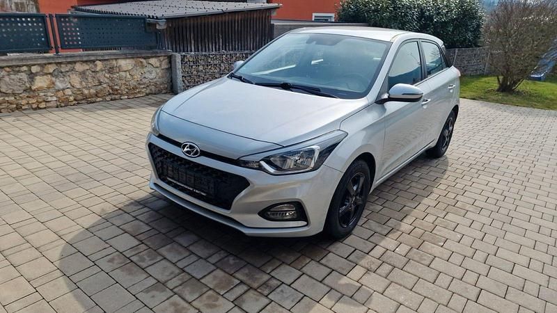 Gebraucht Hyundai i20 Active 101 PS (74 kW) 2018 Silber Kleinwagen