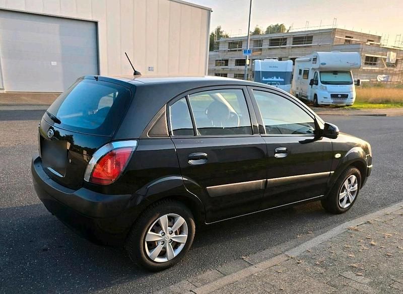 Second-hand Kia Rio 97 CP (71 kW) 2009 Negru Berlinǎ